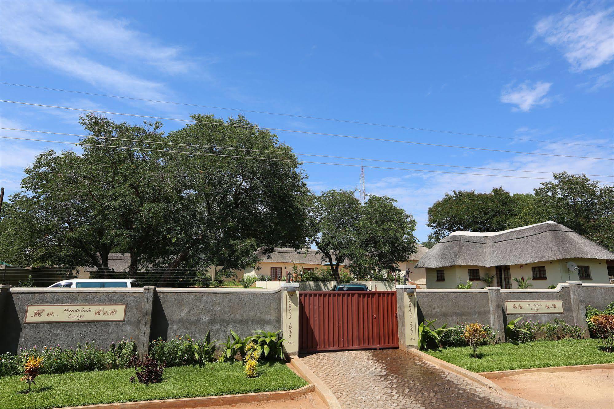 Mandebele Lodge Victoria Falls Exterior photo