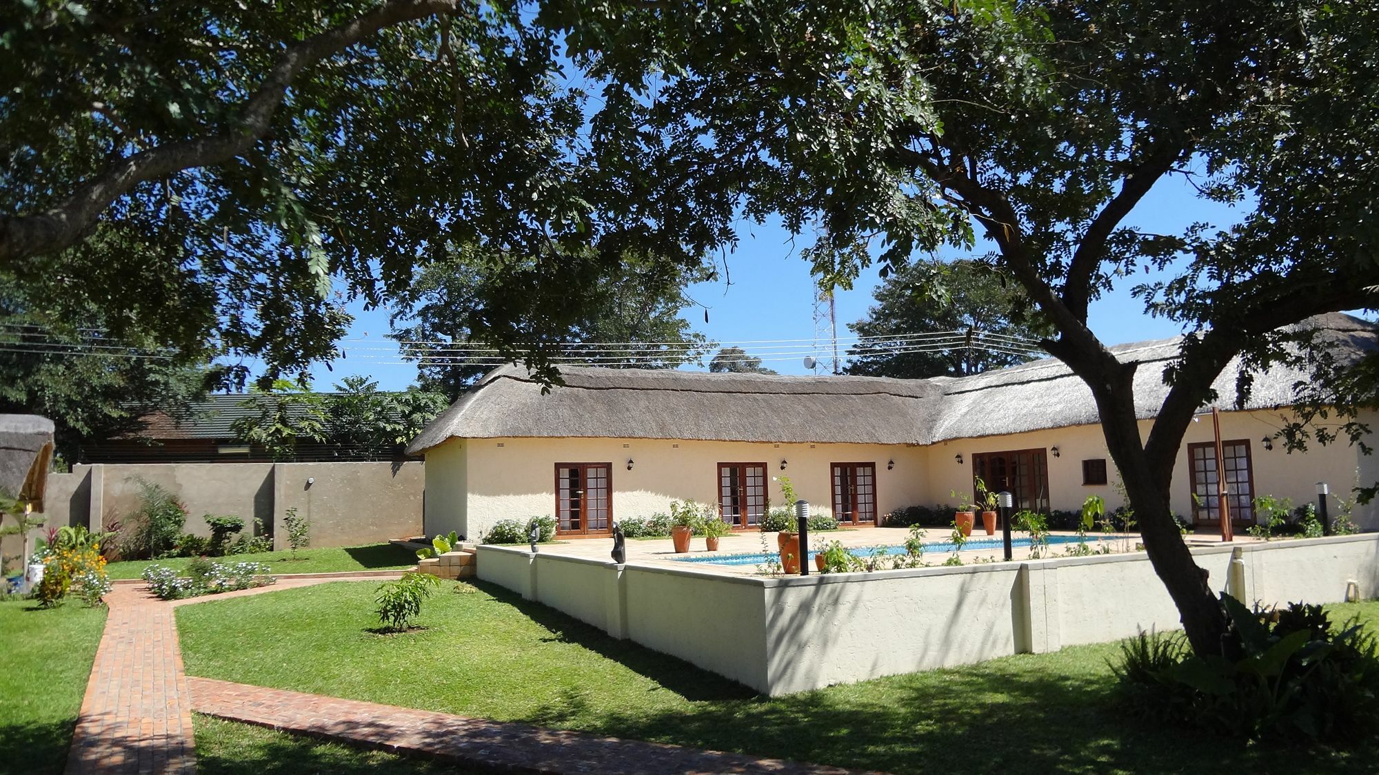 Mandebele Lodge Victoria Falls Exterior photo